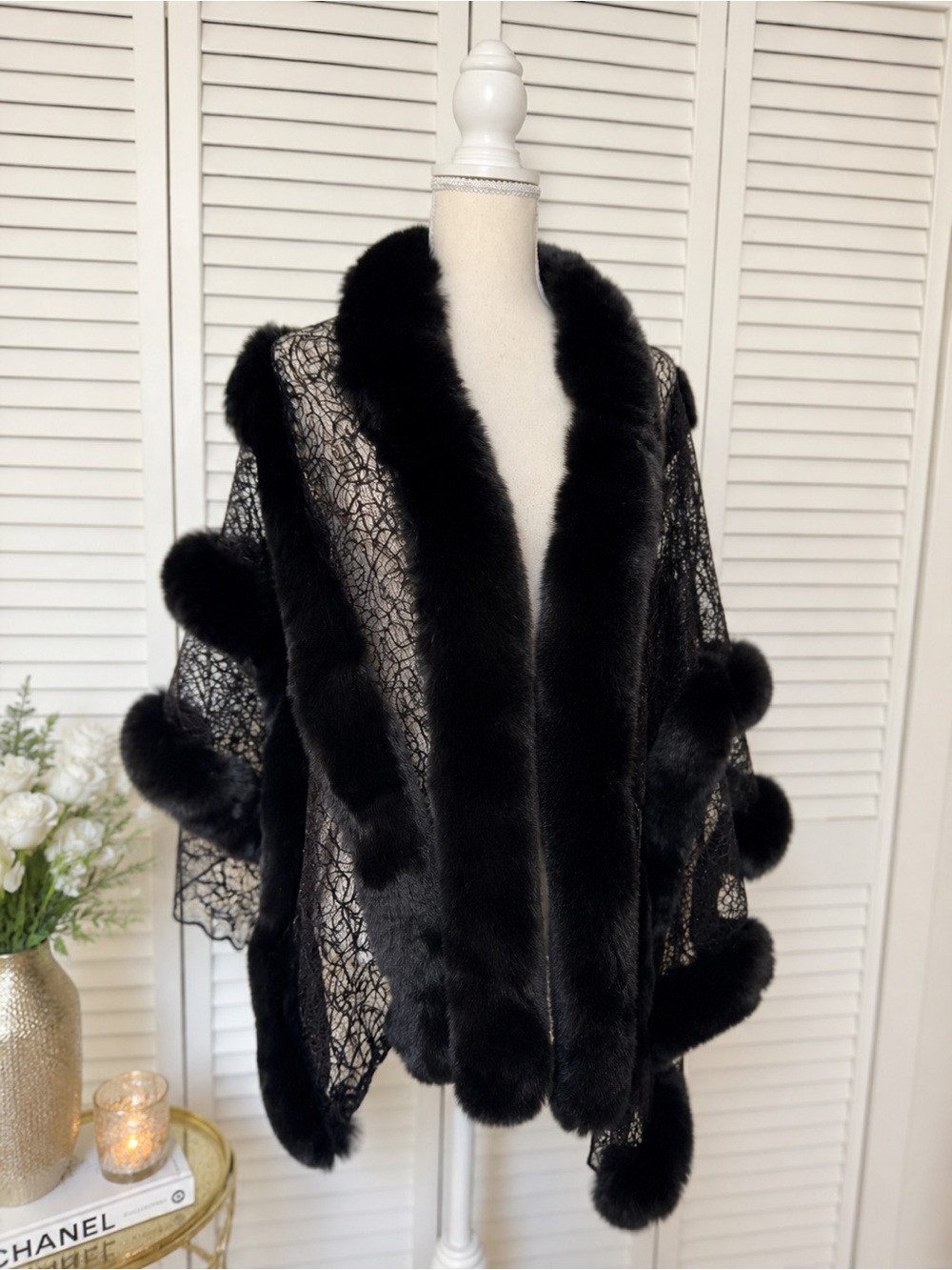 Adrienne Landau Quartz NWT
Faux Fur Sold Out $395 Sequin Lace
Shawl OS